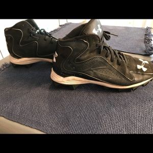Under Armour football cleats boys size 5